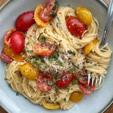 A delicious bowl of Summer Garden Pasta with colorful vegetables and herbs.