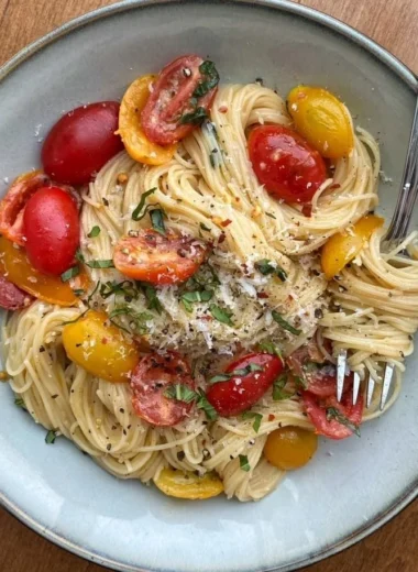 A delicious bowl of Summer Garden Pasta with colorful vegetables and herbs.