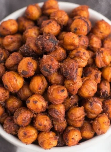 Bowl of crispy air fryer chickpeas seasoned with spices