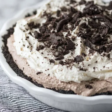 Delicious Oreo Pudding Pie with chocolate cream and cookie crust