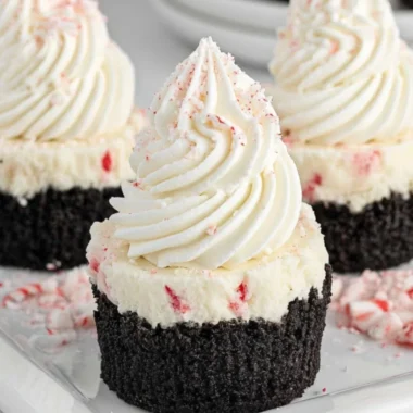 Delicious mini no-bake peppermint cheesecakes recipe for Christmas dessert