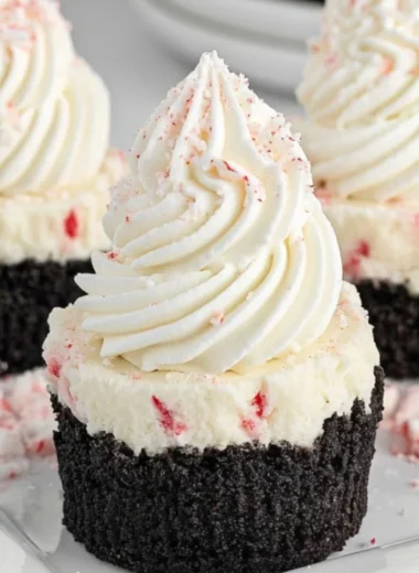 Delicious mini no-bake peppermint cheesecakes recipe for Christmas dessert