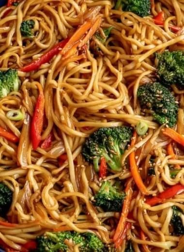 Cozy vegetable lo mein with colorful vegetables in a savory sauce