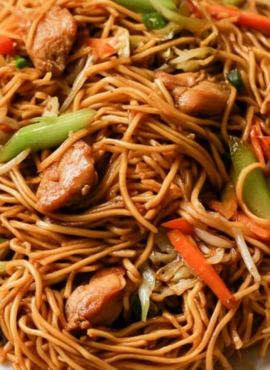 Quick and tasty chicken chow mein served in a bowl